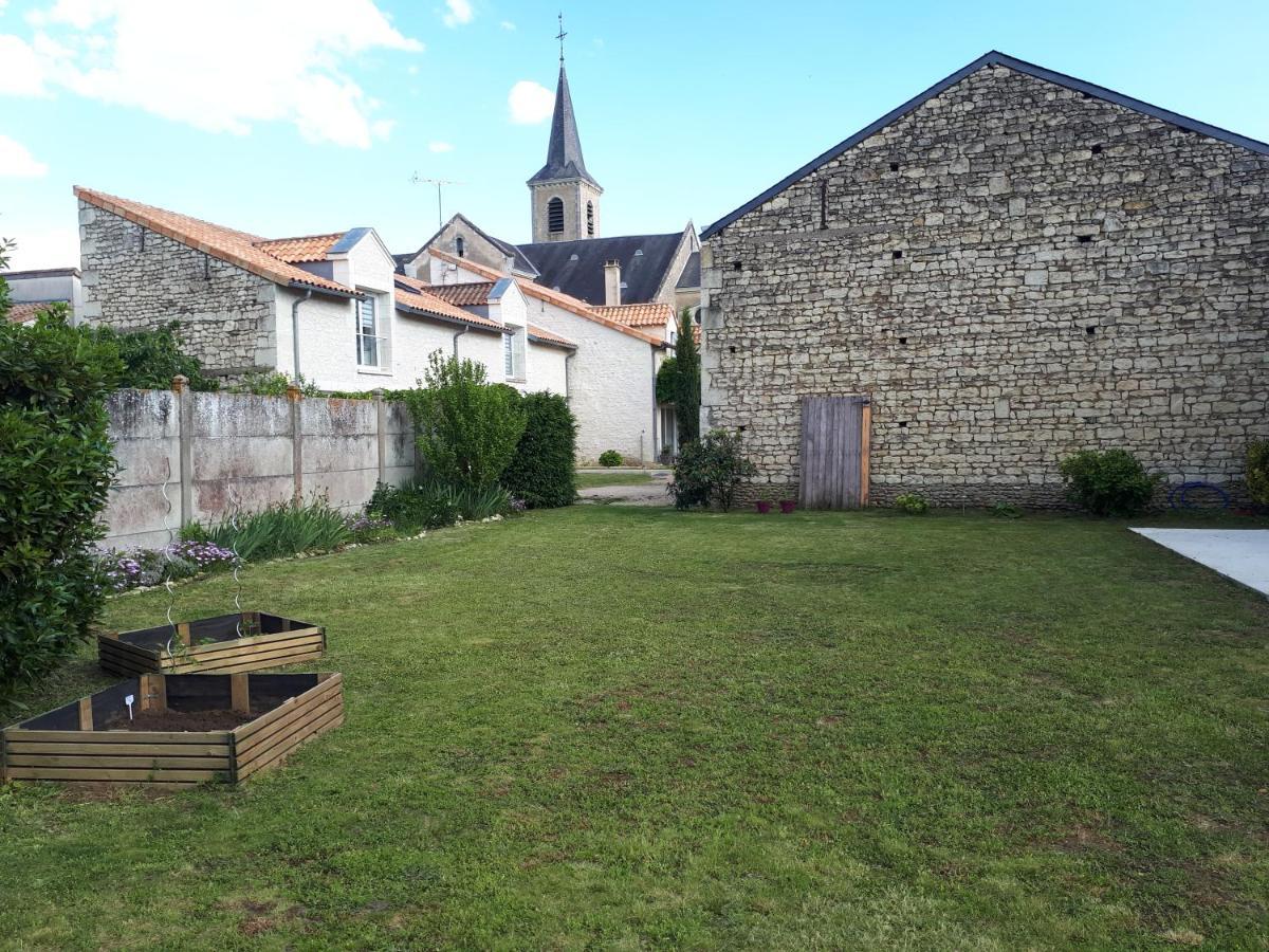 Gite Amanala Poitou Saint-Genest-d'Ambiere Exteriér fotografie